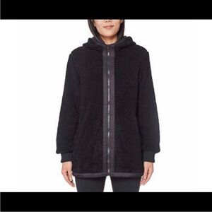 1 MADISON EXPEDITION Womens Black Hooded
Sherpa Coat